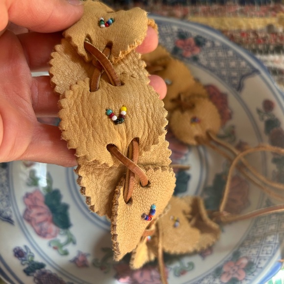 Handcrafted Native American Beaded Tan Leather Tie Headband Headrest - Picture 11 of 15